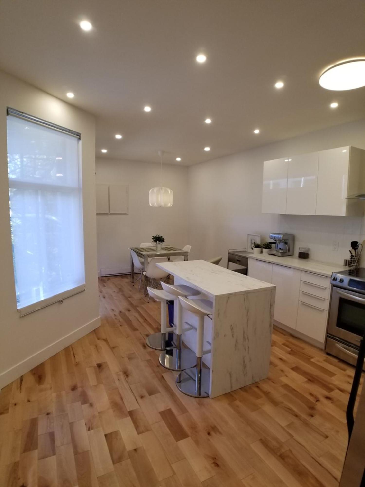 Appartement 3 Bedroom Near Olympic Stadium *